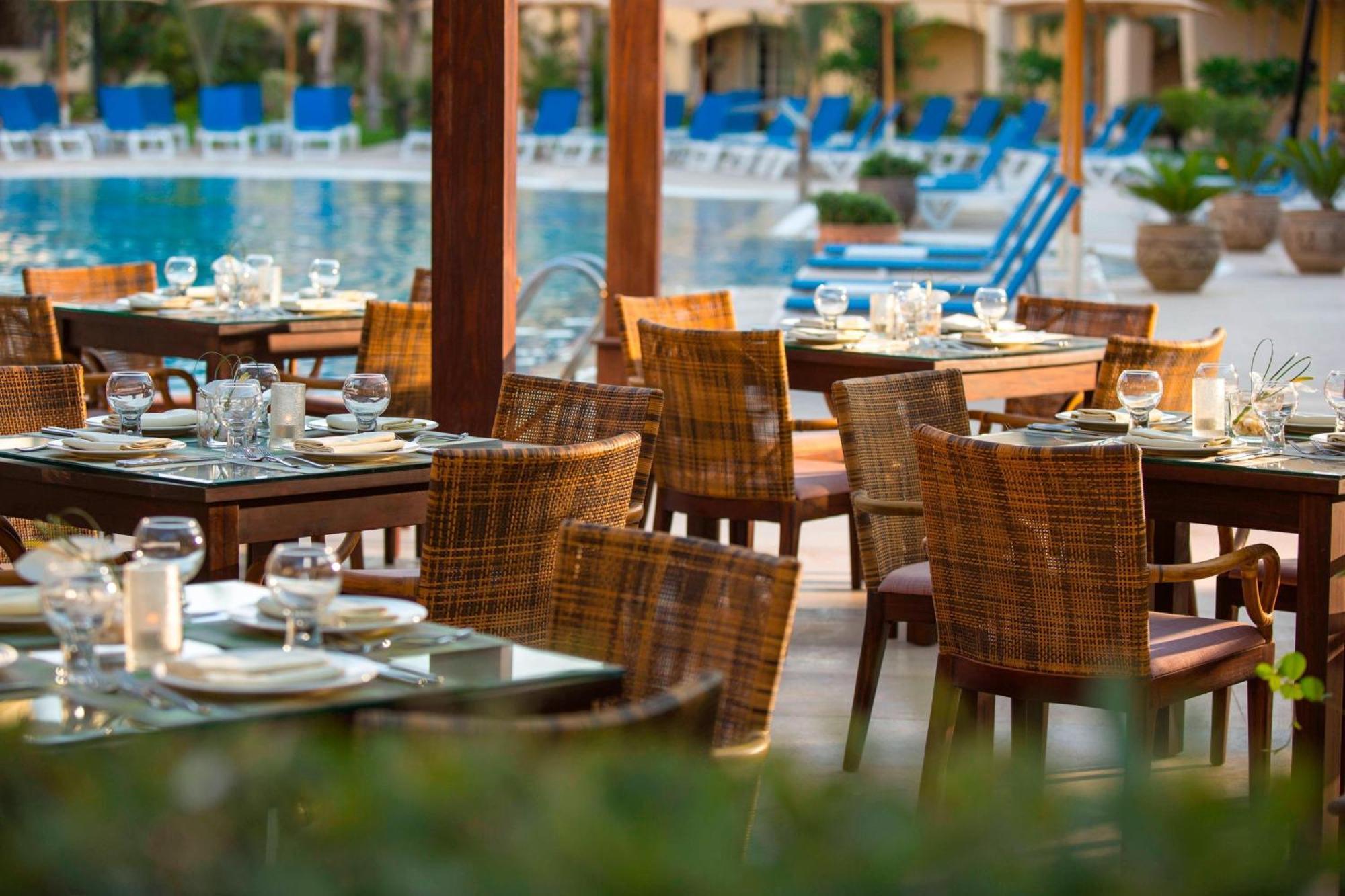 Renaissance Cairo Mirage City Hotel Exteriér fotografie The restaurant