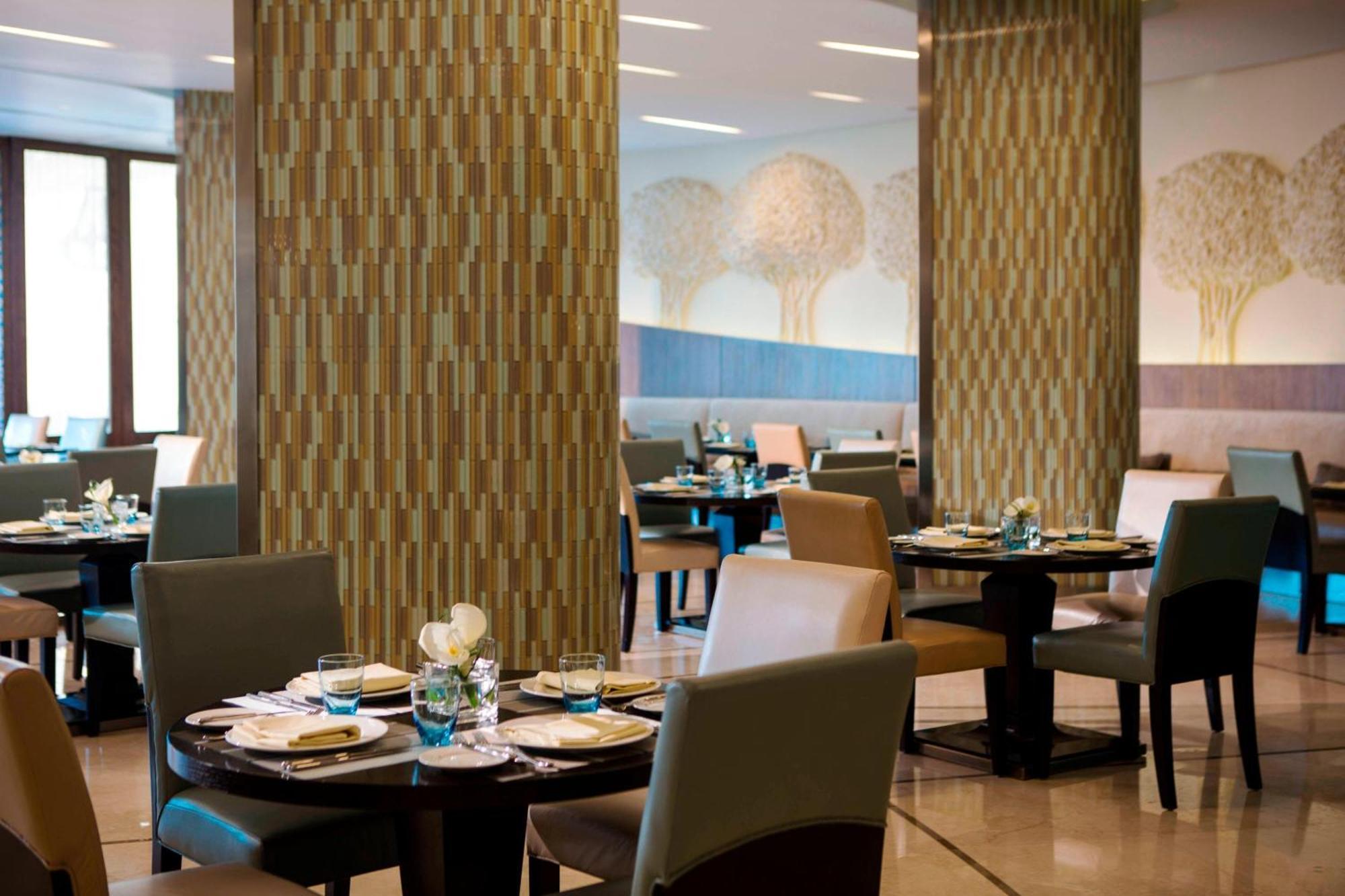 Renaissance Cairo Mirage City Hotel Exteriér fotografie The restaurant