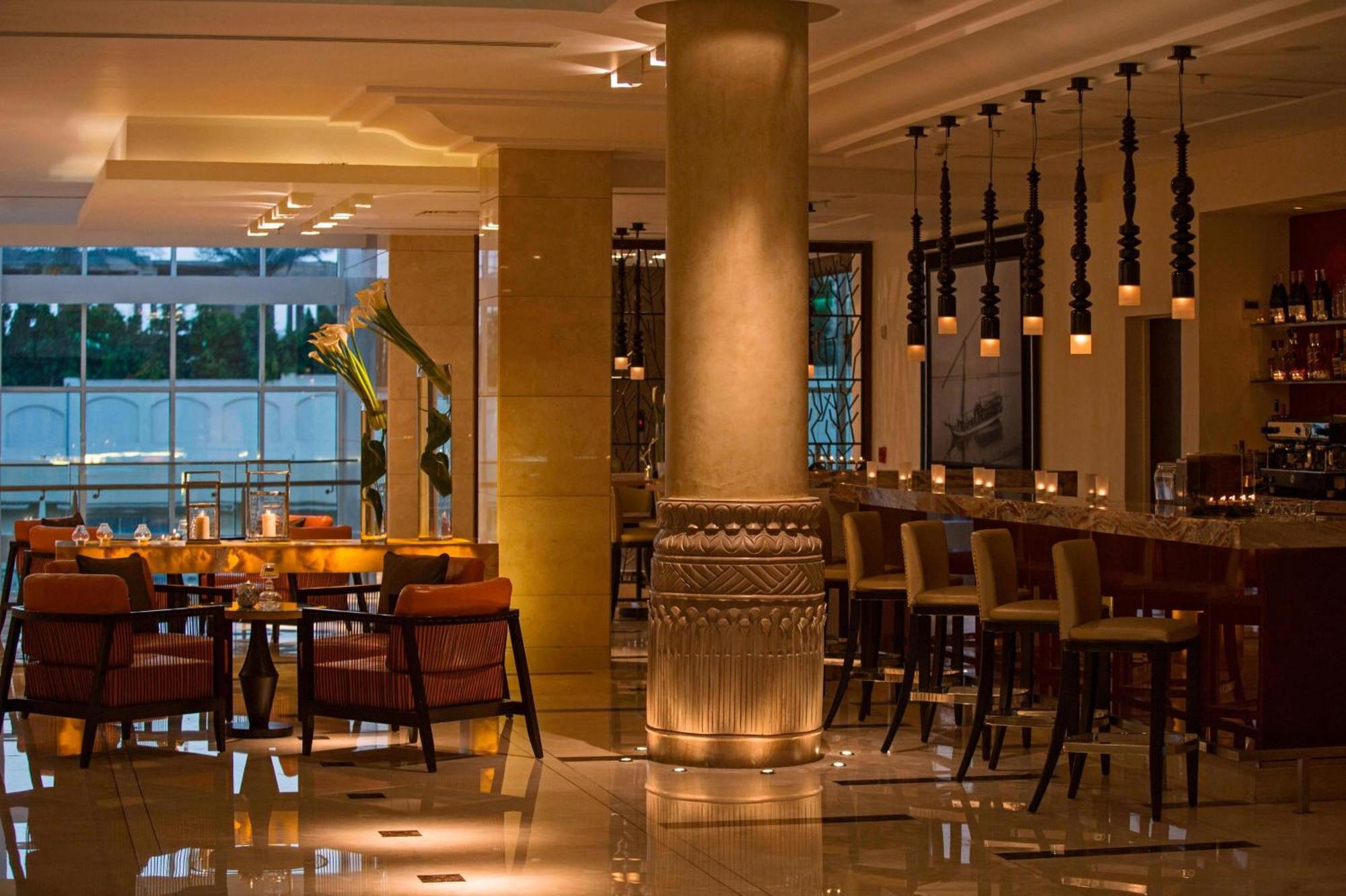 Renaissance Cairo Mirage City Hotel Exteriér fotografie The Bar