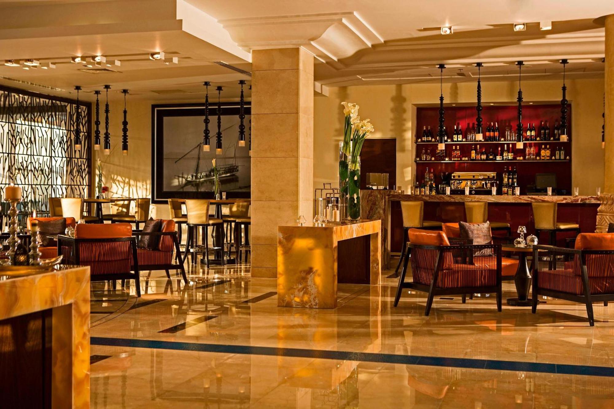 Renaissance Cairo Mirage City Hotel Exteriér fotografie The bar at the Four Seasons Hotel, Istanbul