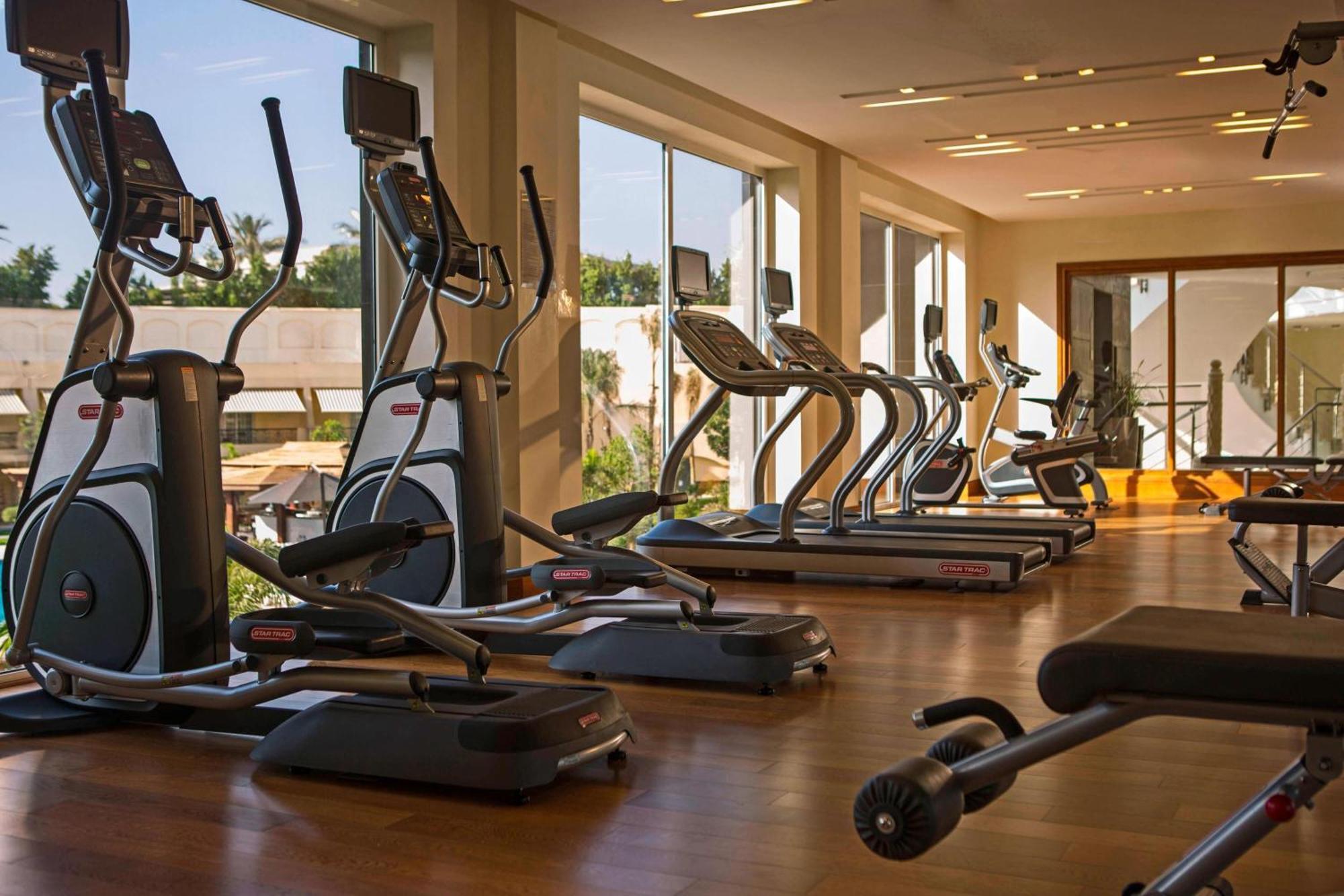Renaissance Cairo Mirage City Hotel Exteriér fotografie A gym at a hotel