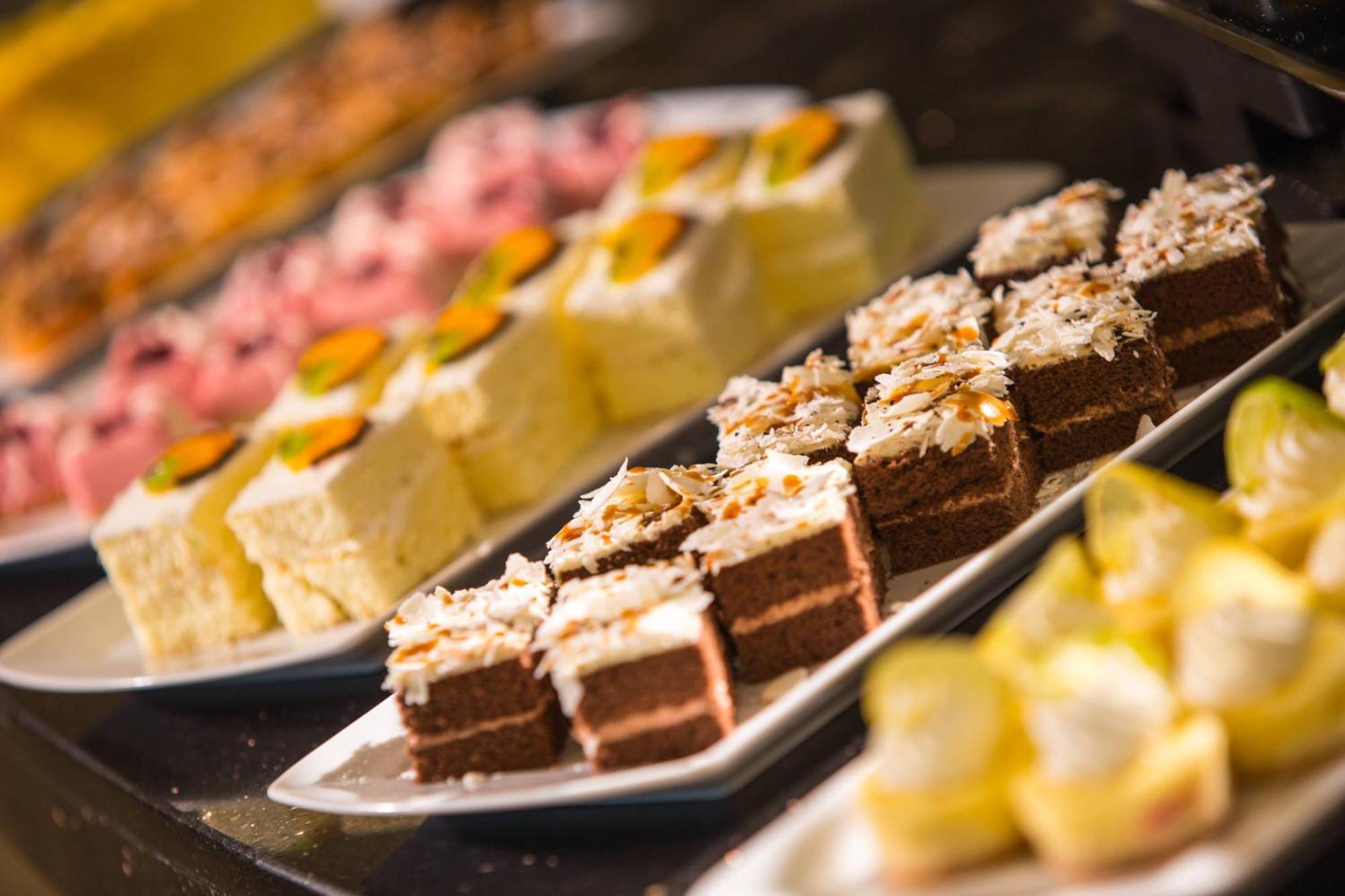 Renaissance Cairo Mirage City Hotel Exteriér fotografie Petit fours