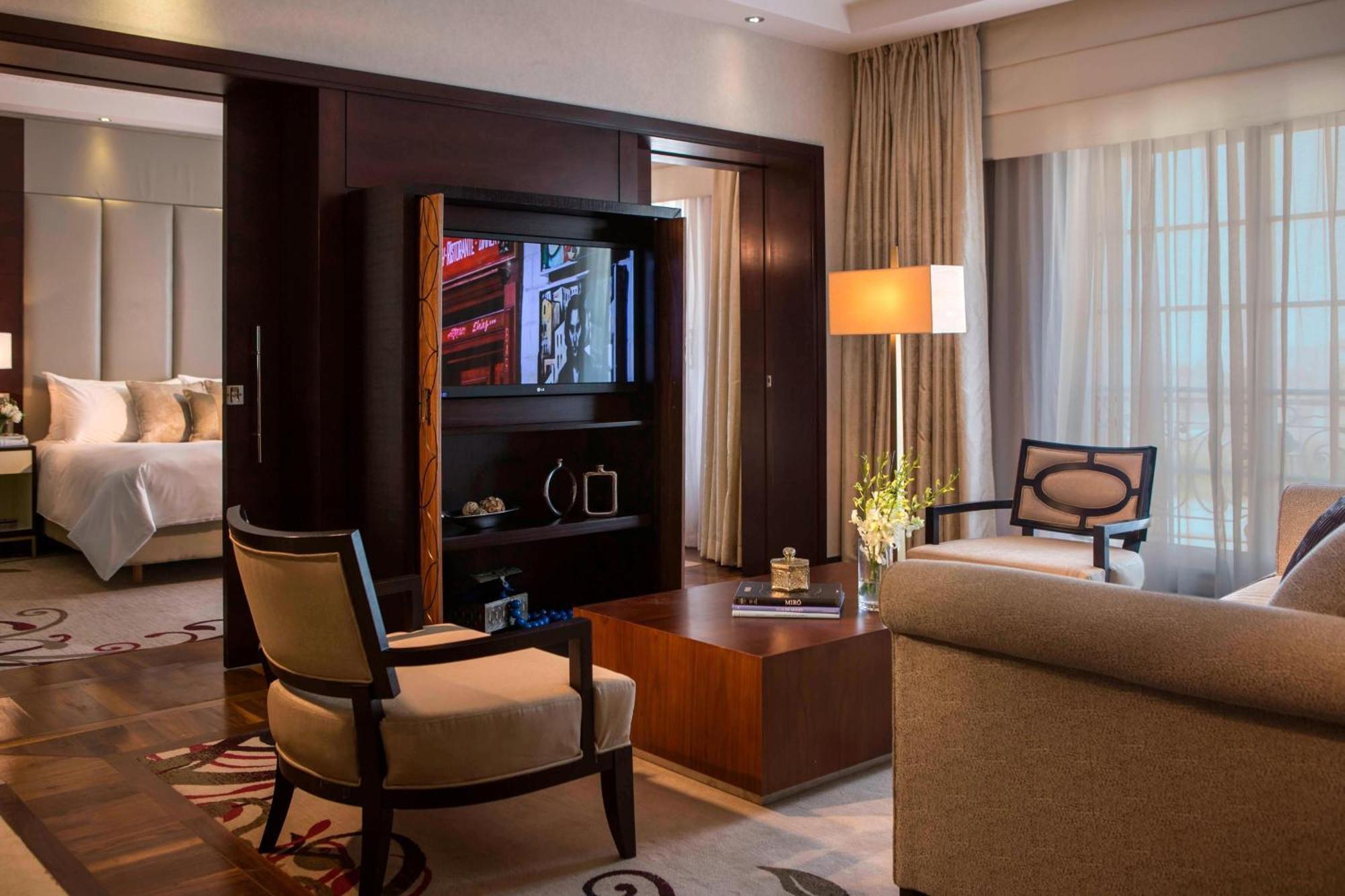 Renaissance Cairo Mirage City Hotel Exteriér fotografie A suite at the Taj Mahal Palace, Mumbai